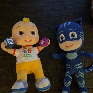 Blue and Yellow Hero Duo Stuffed Toys needs batteries
